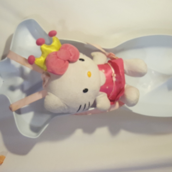 Hello Kitty Princess Plush - Picture 6 of 12
